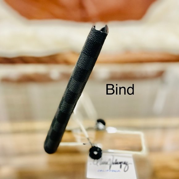 Louis Vuitton - Picture 6 of 12